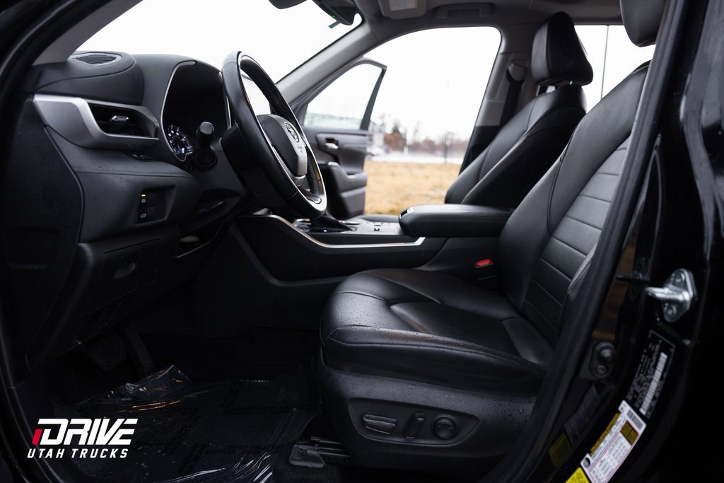 Used 2023 Toyota Highlander XLE image 32