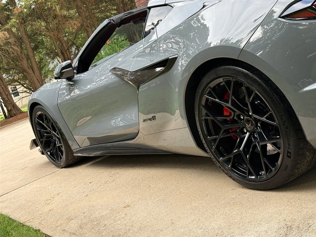 Used 2025 Chevrolet Corvette ZR1 w/ ZR1 Carbon Fiber Aero Package image 27