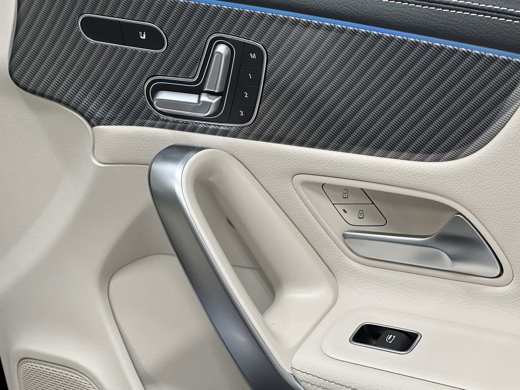 Certified 2025 Mercedes-Benz CLA 250 4MATIC image 16