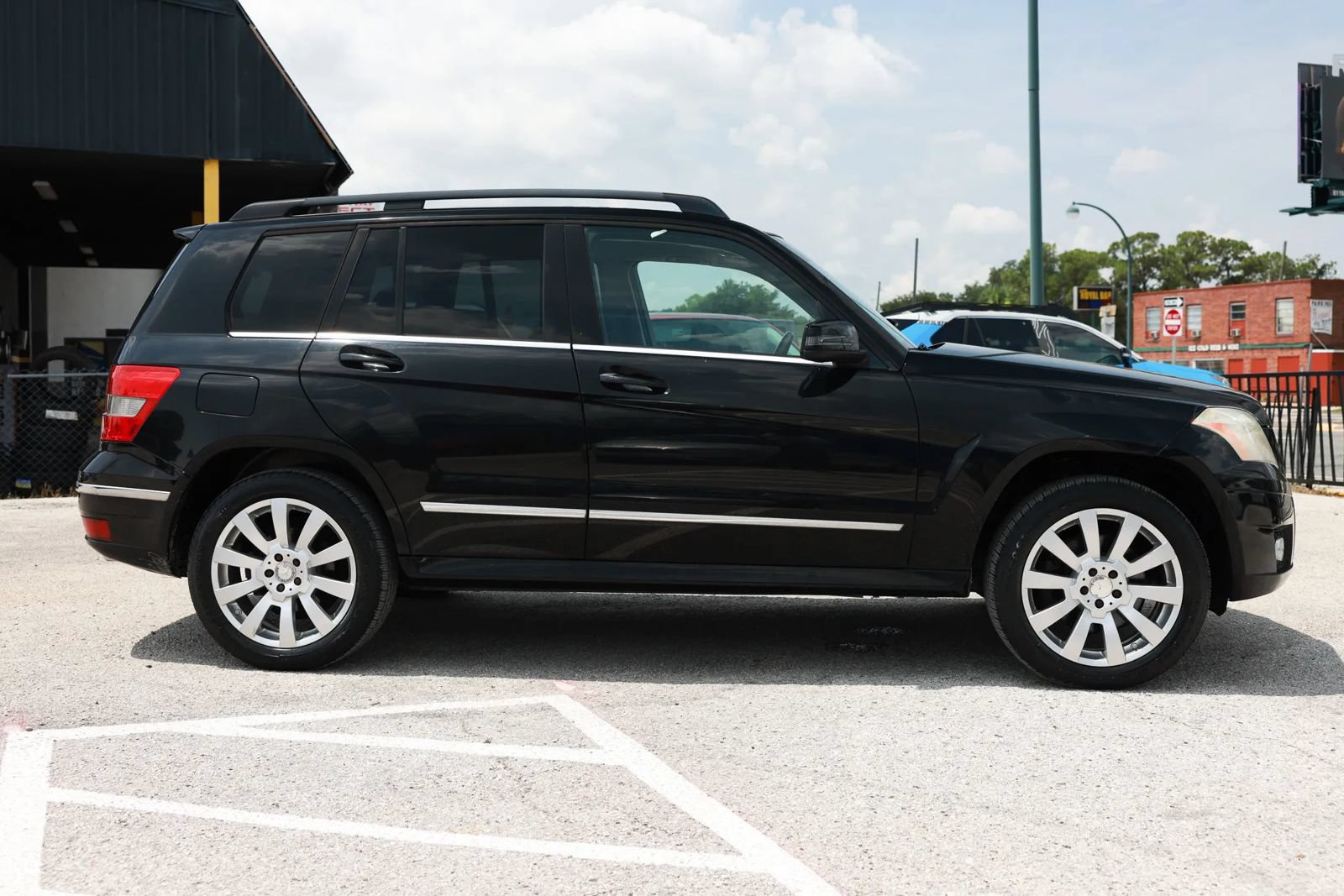 Used 2011 Mercedes-Benz GLK 350 2WD image 8