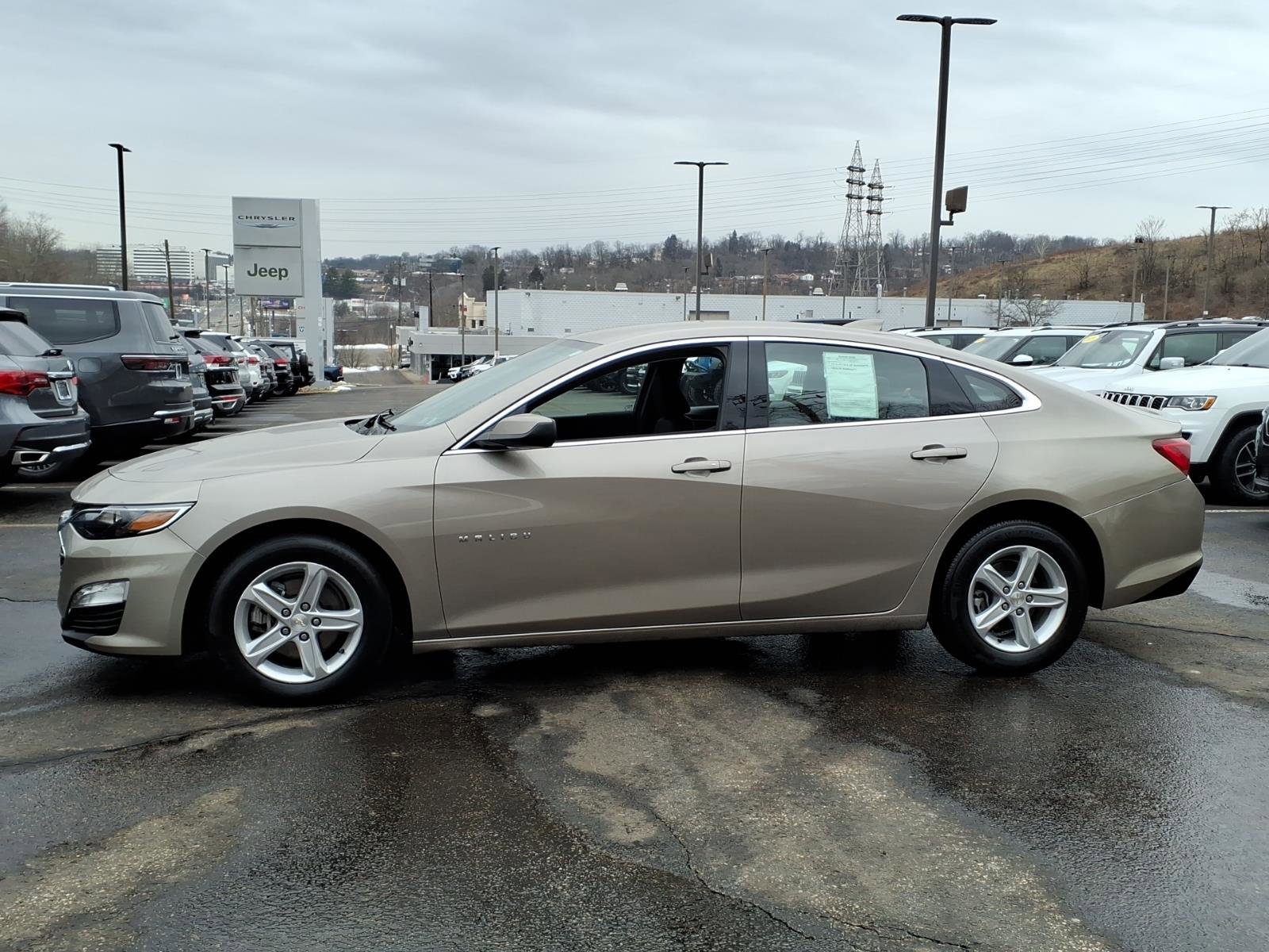 Used 2024 Chevrolet Malibu LT image 2