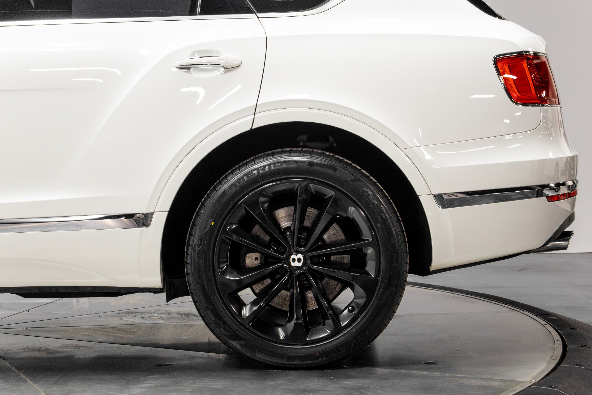 Used 2019 Bentley Bentayga image 37