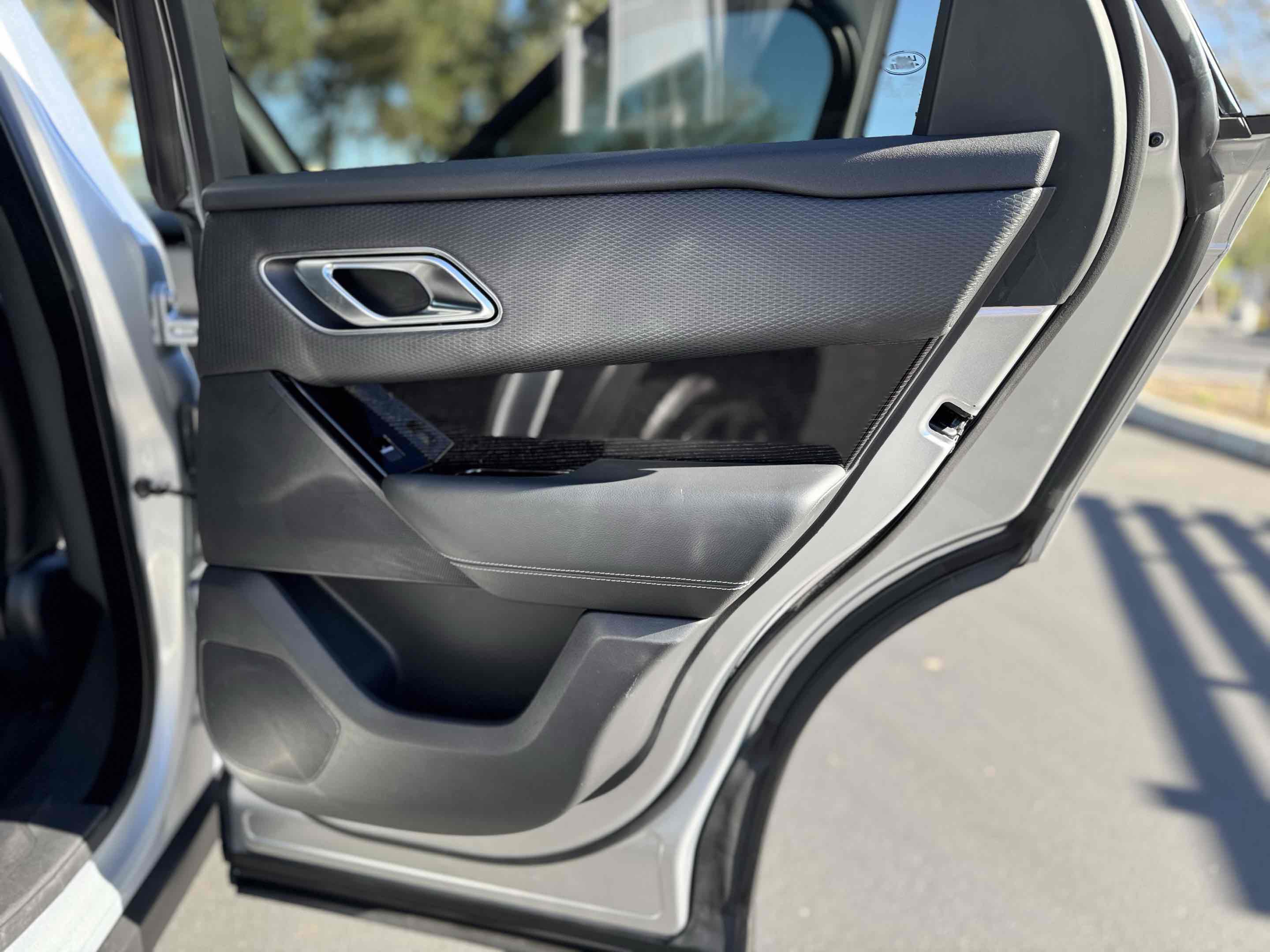 Used 2020 Land Rover Range Rover Velar R-Dynamic S image 46