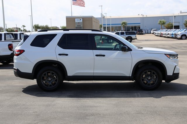 New 2025 Honda Pilot TrailSport image 4