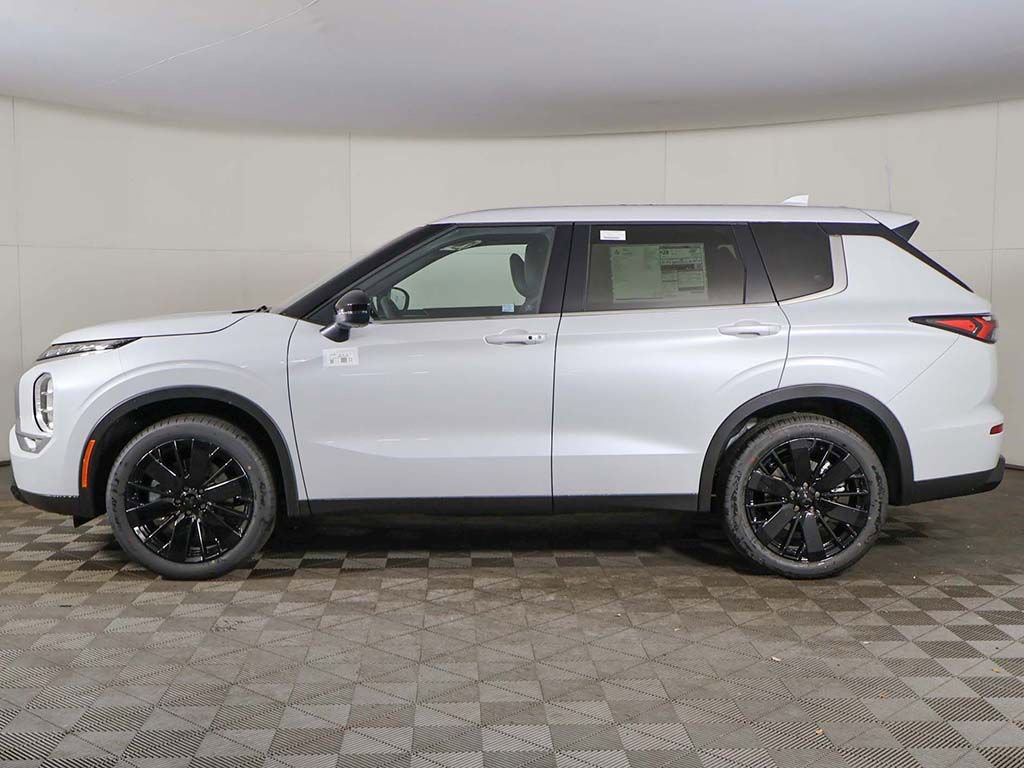 New 2026 Mitsubishi Outlander LE FWD image 17