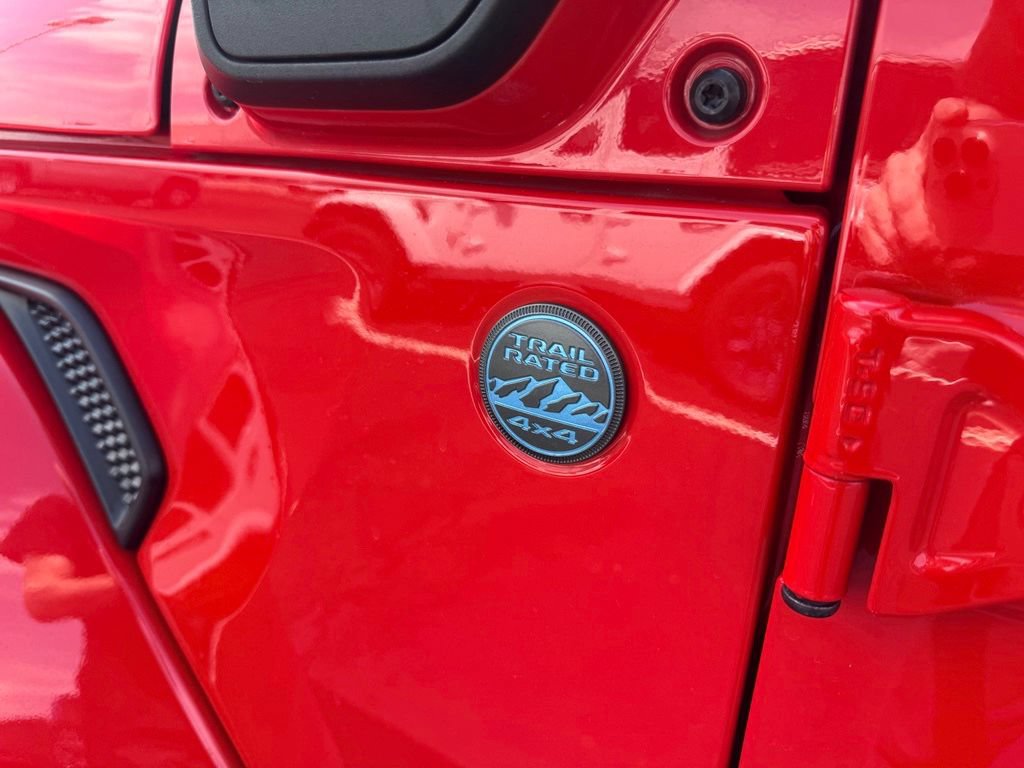 Used 2025 Jeep Wrangler Unlimited Sahara AWD/4WD image 12