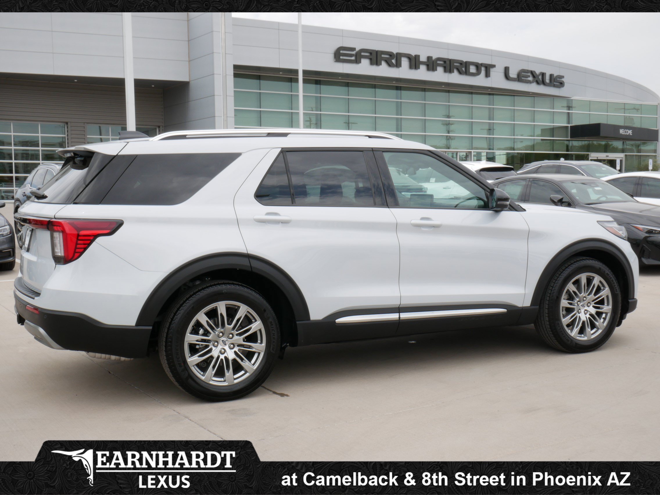 Used 2026 Ford Explorer Platinum RWD image 9