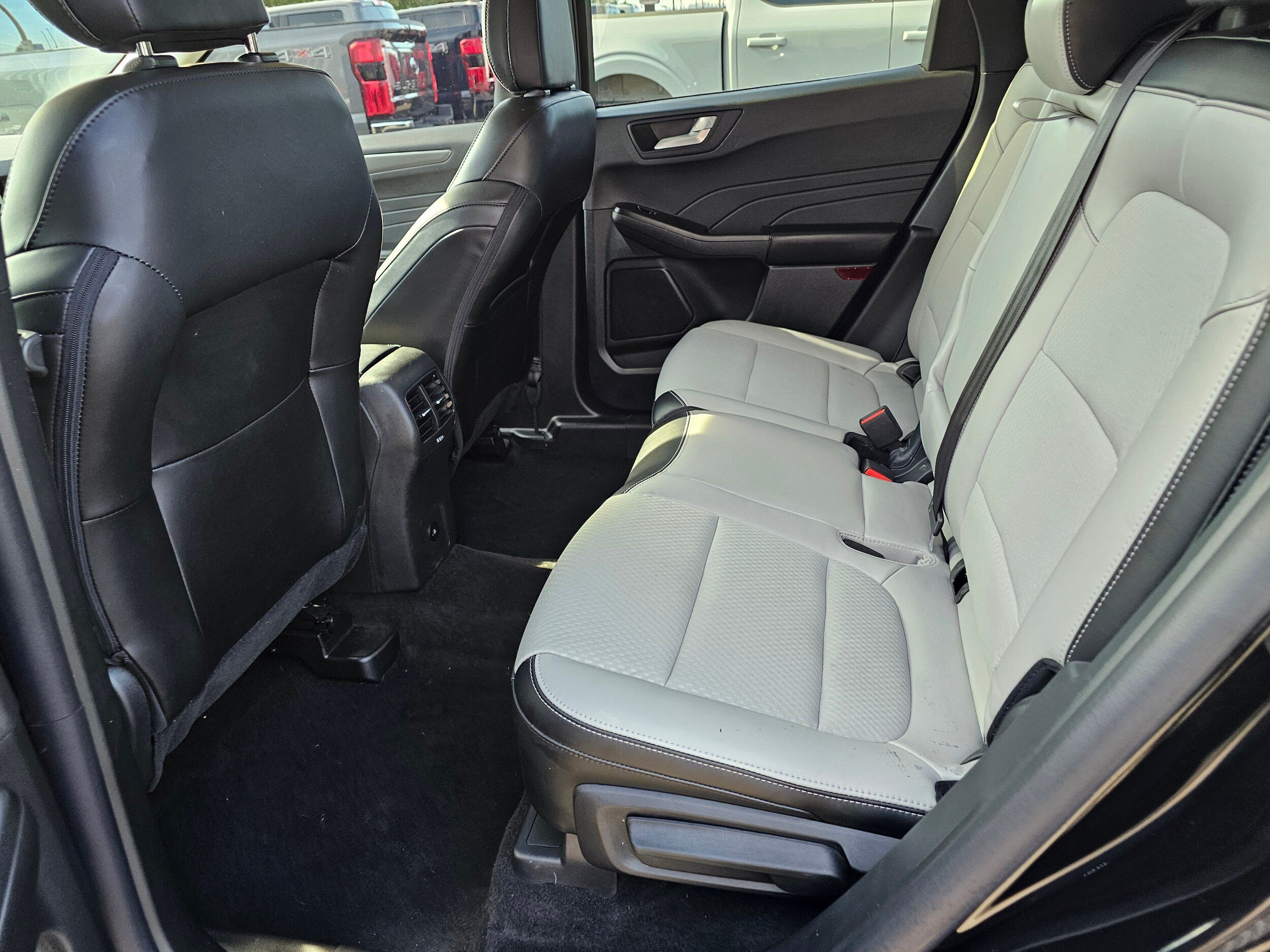 Certified 2025 Ford Escape SE w/ Class II Trailer Tow Package FWD image 16
