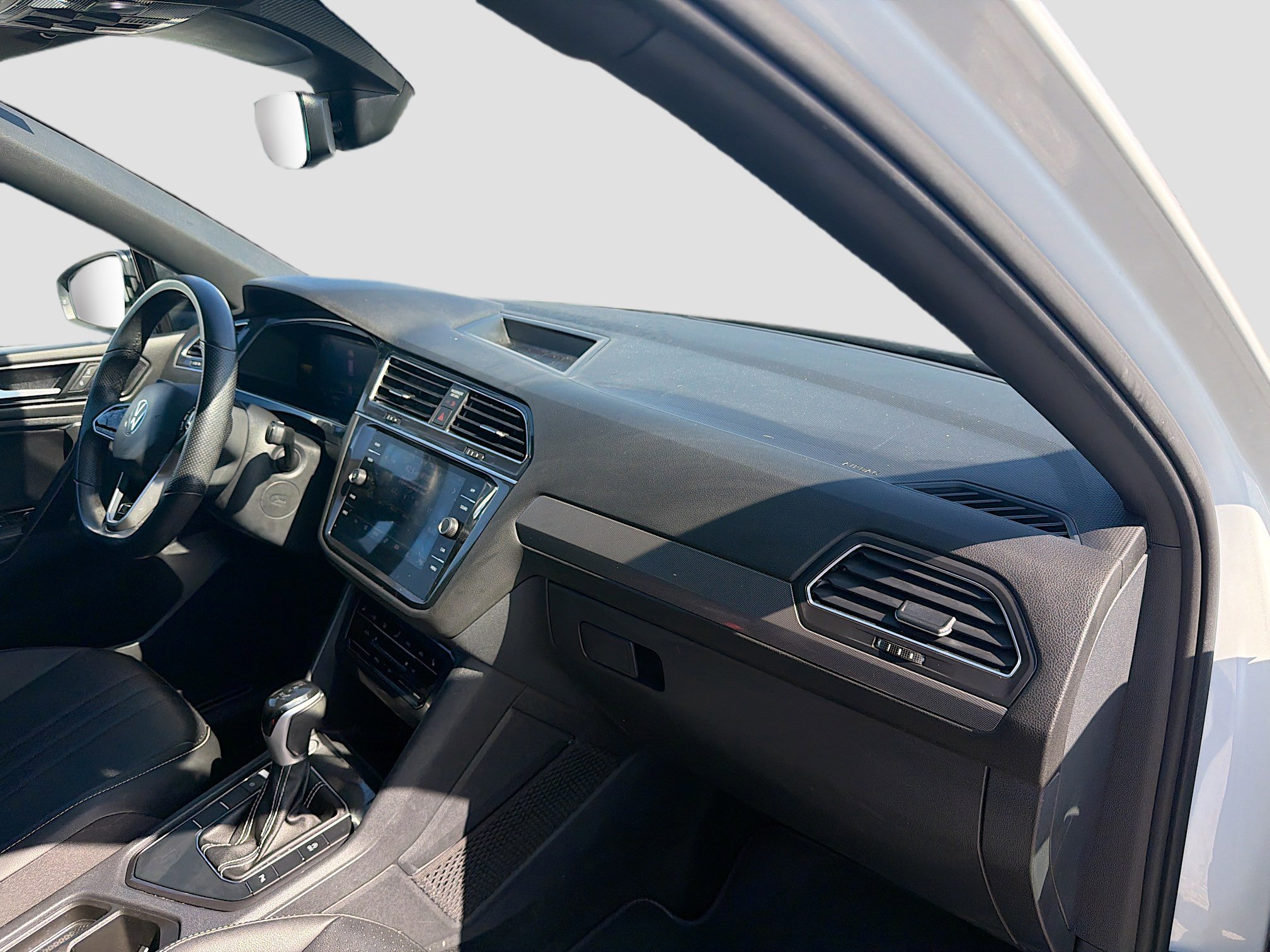 Used 2023 Volkswagen Tiguan SE R-Line image 14