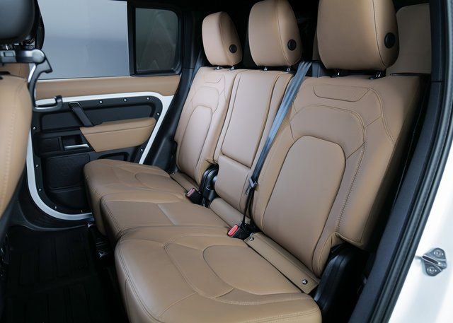 New 2025 Land Rover Defender 110 X-Dynamic SE image 5