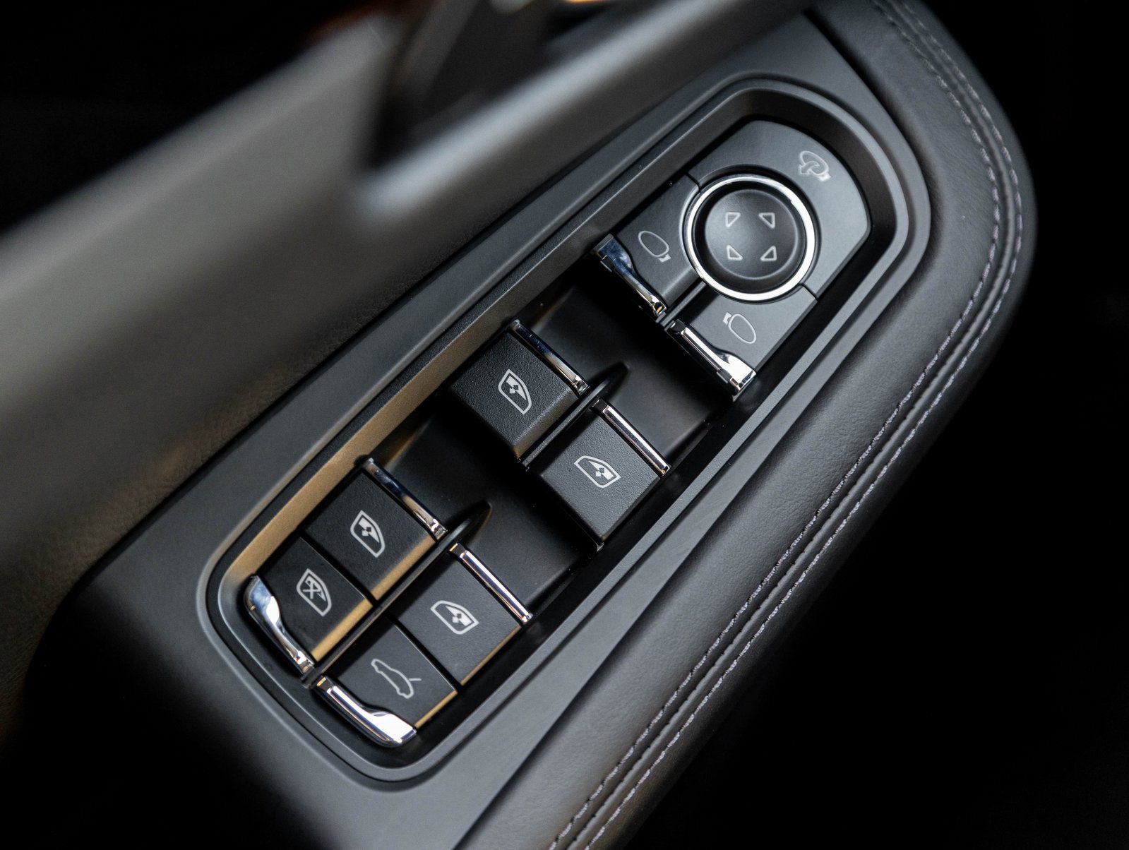 Certified 2026 Porsche Macan image 19