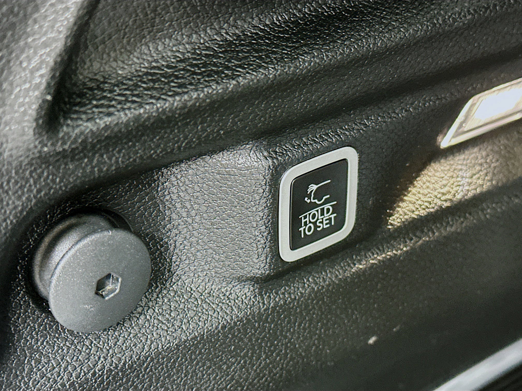 Used 2023 Jeep Grand Cherokee L Limited w/ Black Appearance Package image 31