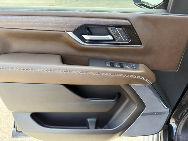 Used 2025 GMC Yukon Denali Ultimate AWD/4WD image 15