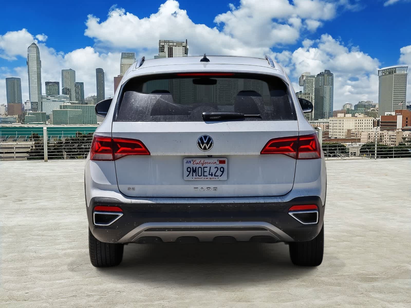 Certified 2024 Volkswagen Taos SE FWD image 5