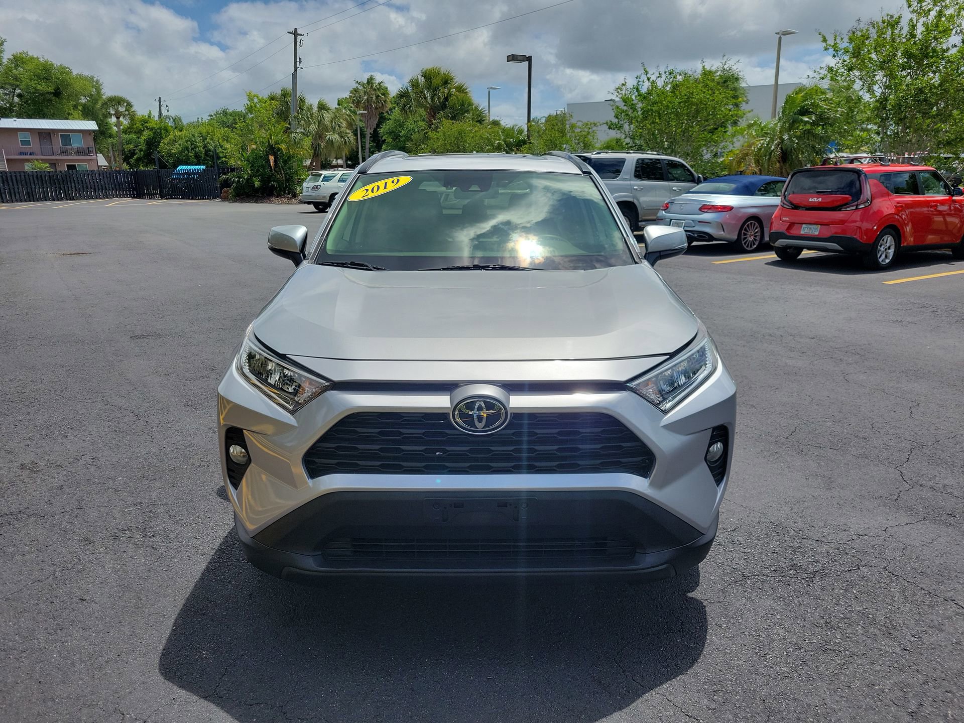 Used 2019 Toyota RAV4 XLE w/ Convenience Package AWD/4WD image 4