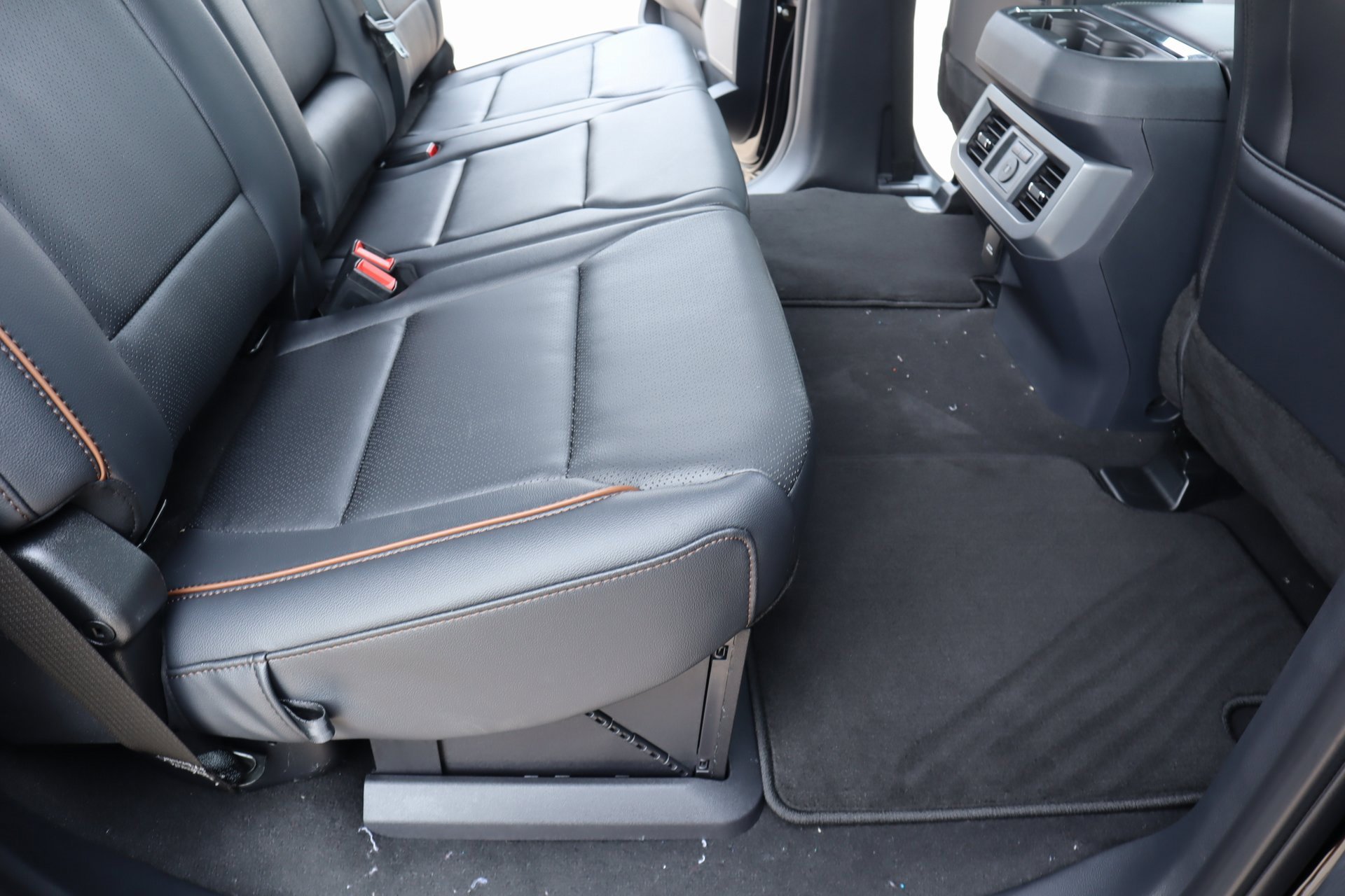 New 2026 Ford F250 Lariat w/ Black Appearance Package image 16