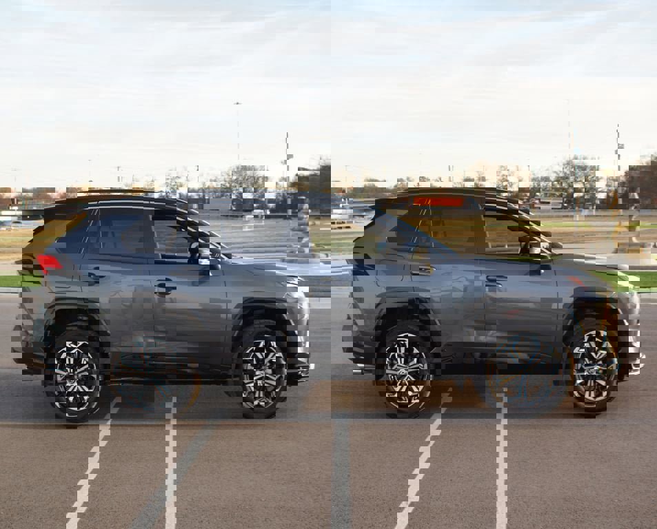 Used 2025 Toyota RAV4 XSE image 21