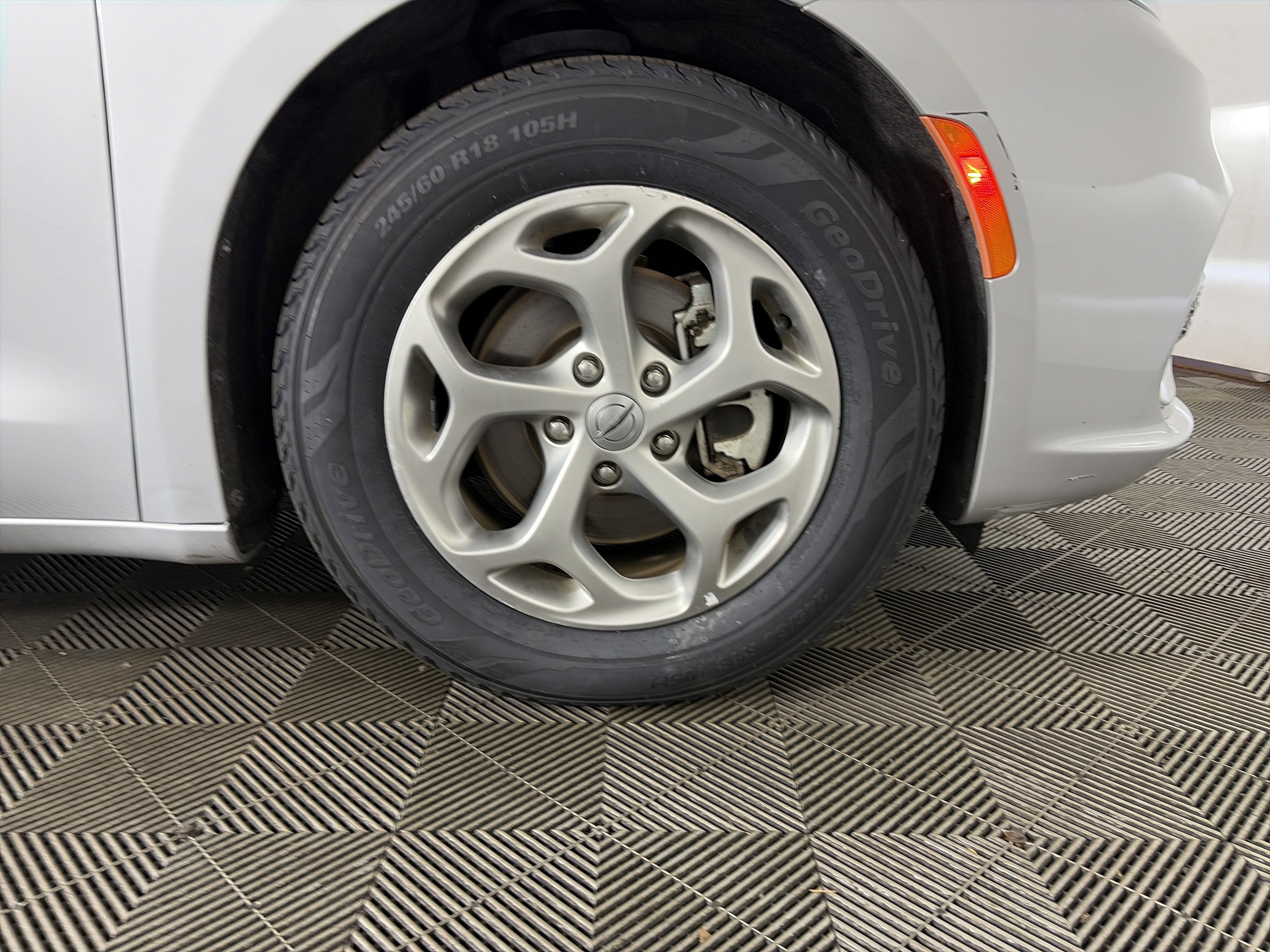 Used 2024 Chrysler Pacifica Limited image 47