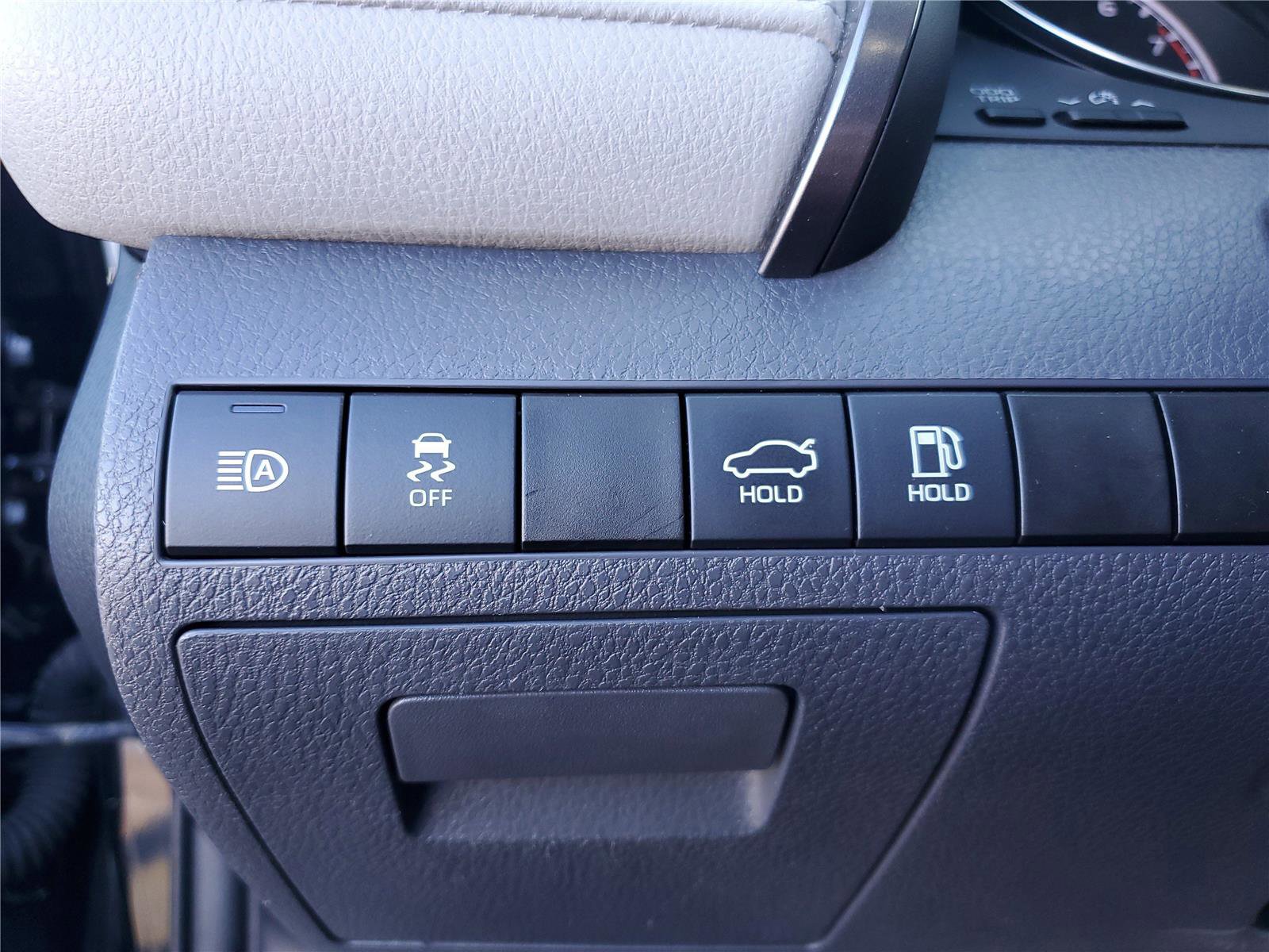 Used 2019 Toyota Camry XLE image 21