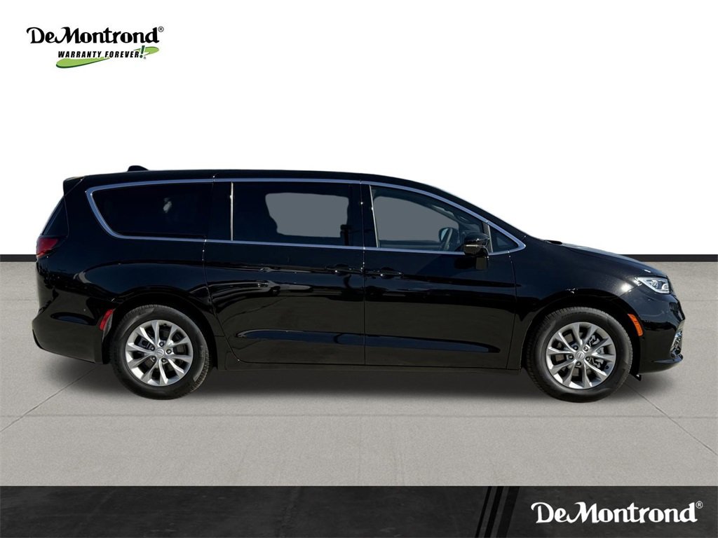 New 2026 Chrysler Pacifica Limited image 4