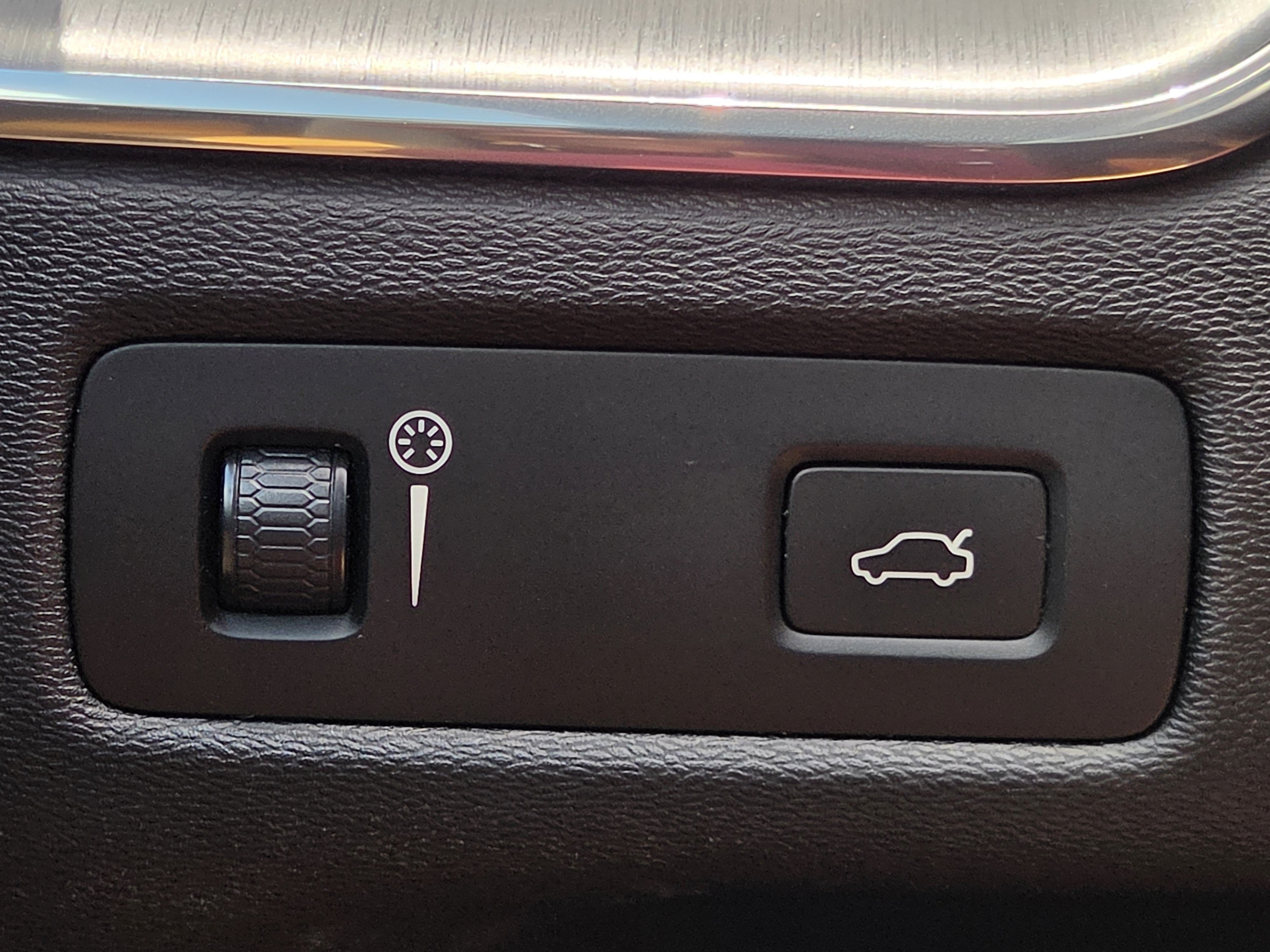 Used 2020 Volvo XC60 T5 Momentum FWD image 27