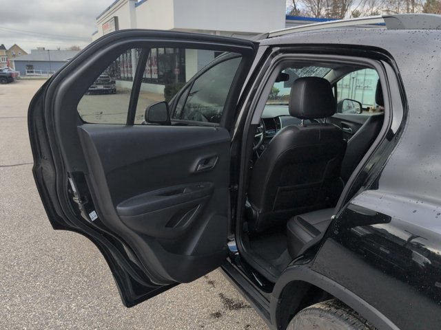 Used 2019 Chevrolet Trax LT w/ Sun & Sound Package image 24