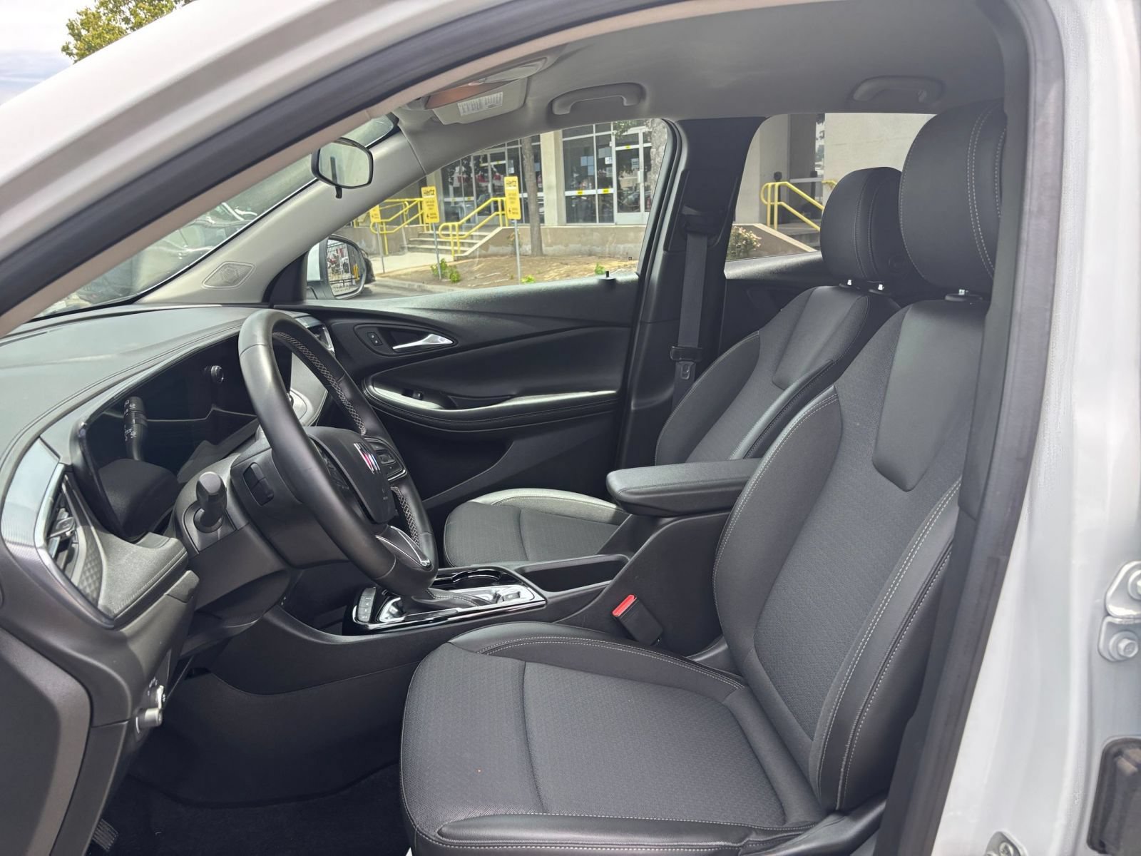 Used 2025 Buick Encore GX Preferred AWD/4WD image 25
