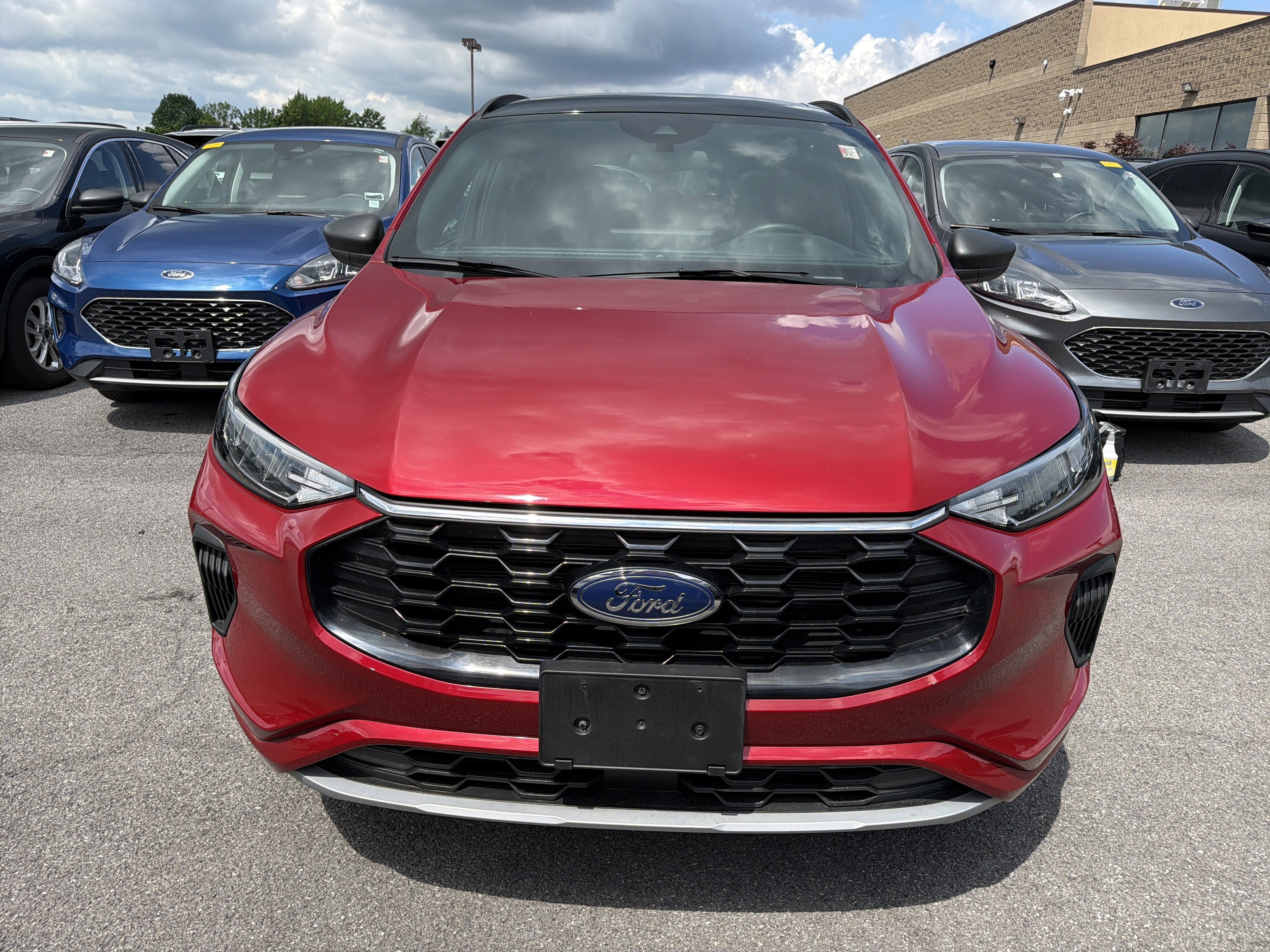 Used 2024 Ford Escape ST-Line w/ Tech Pack #1 AWD/4WD image 2