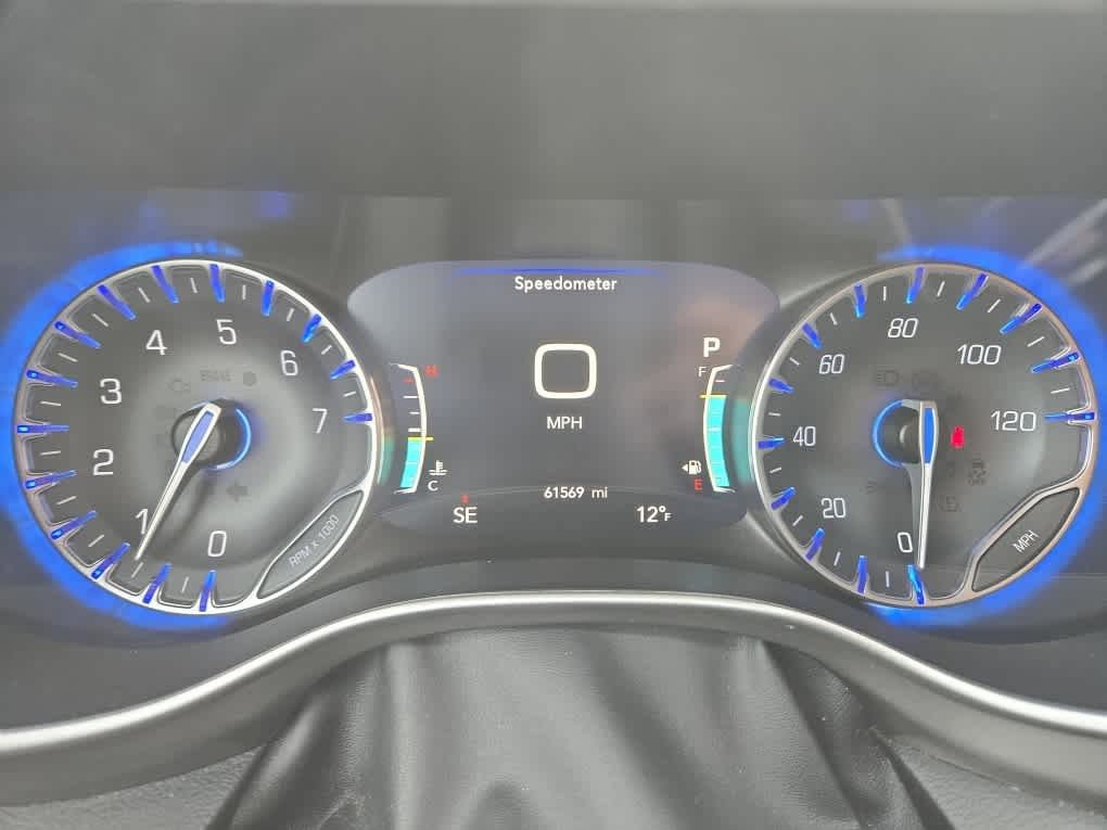 Used 2023 Chrysler Pacifica Touring-L image 13