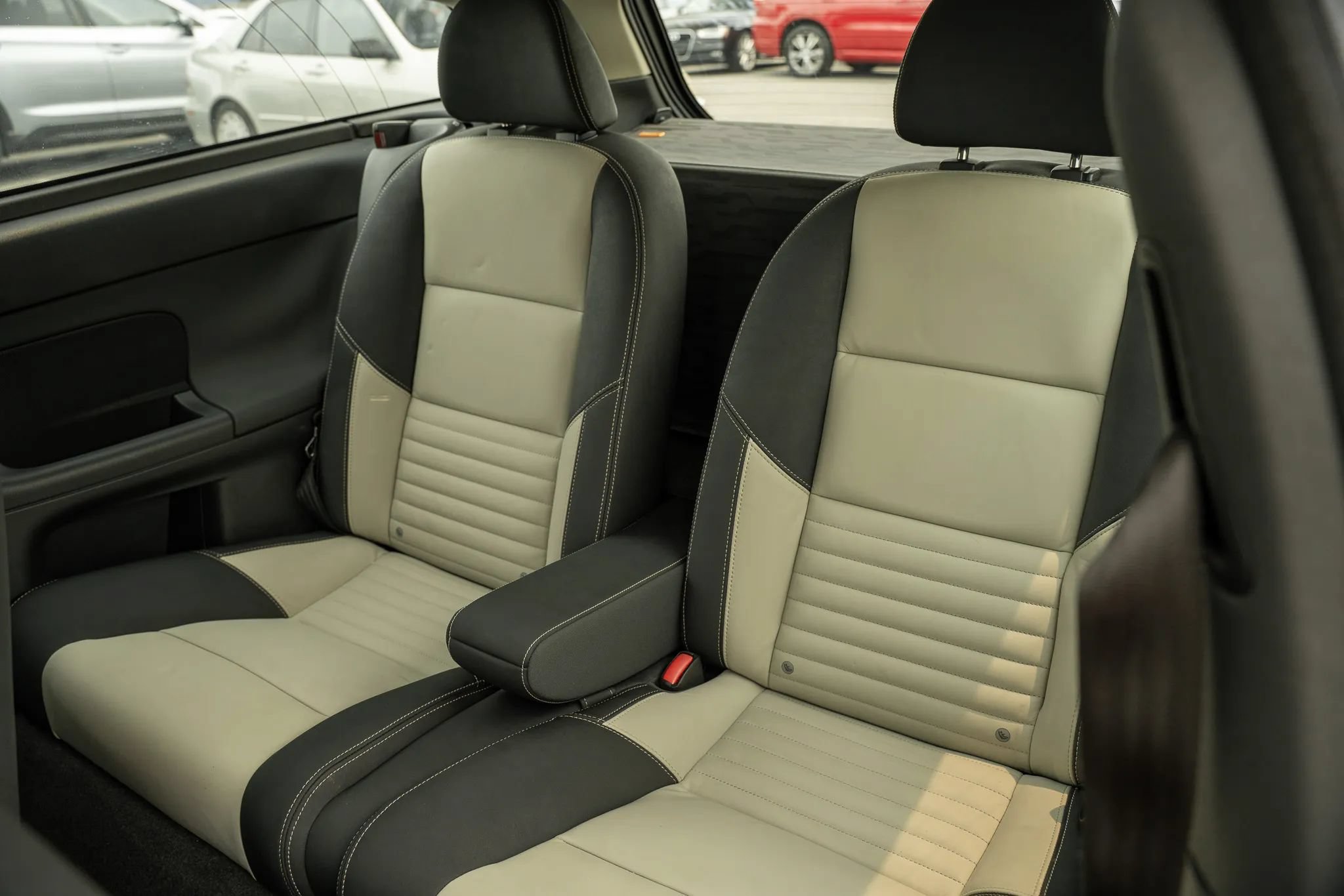 Used 2013 Volvo C30 T5 R-Design FWD image 8