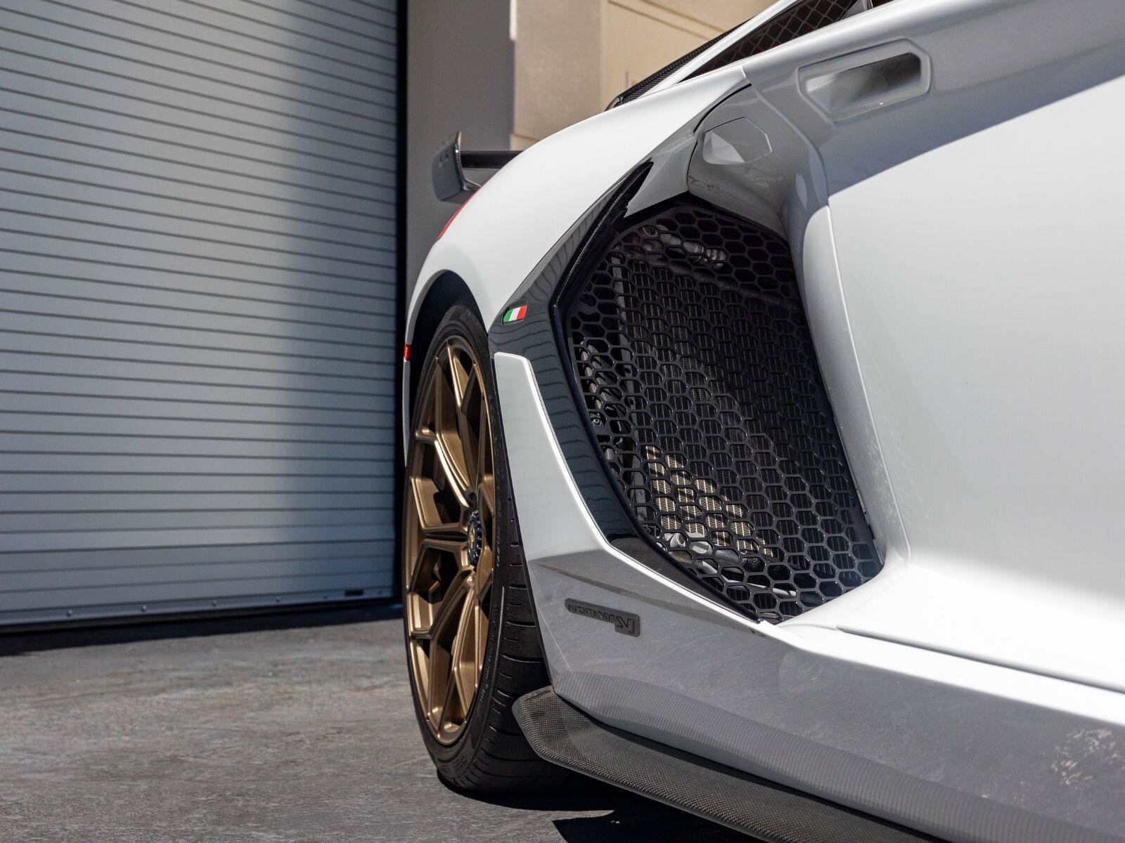 Used 2020 Lamborghini Aventador SVJ AWD/4WD image 46