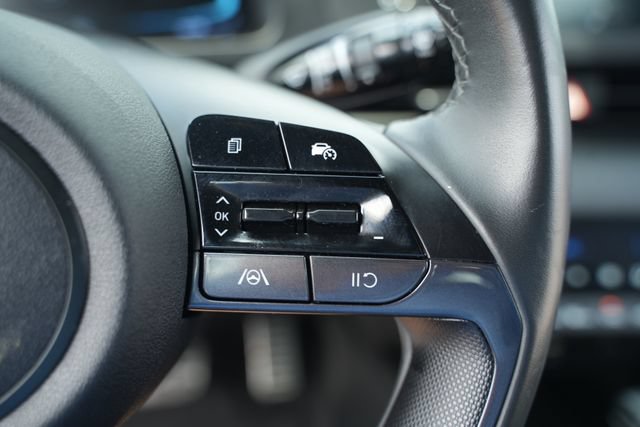 Used 2025 Hyundai Elantra Sport FWD image 32