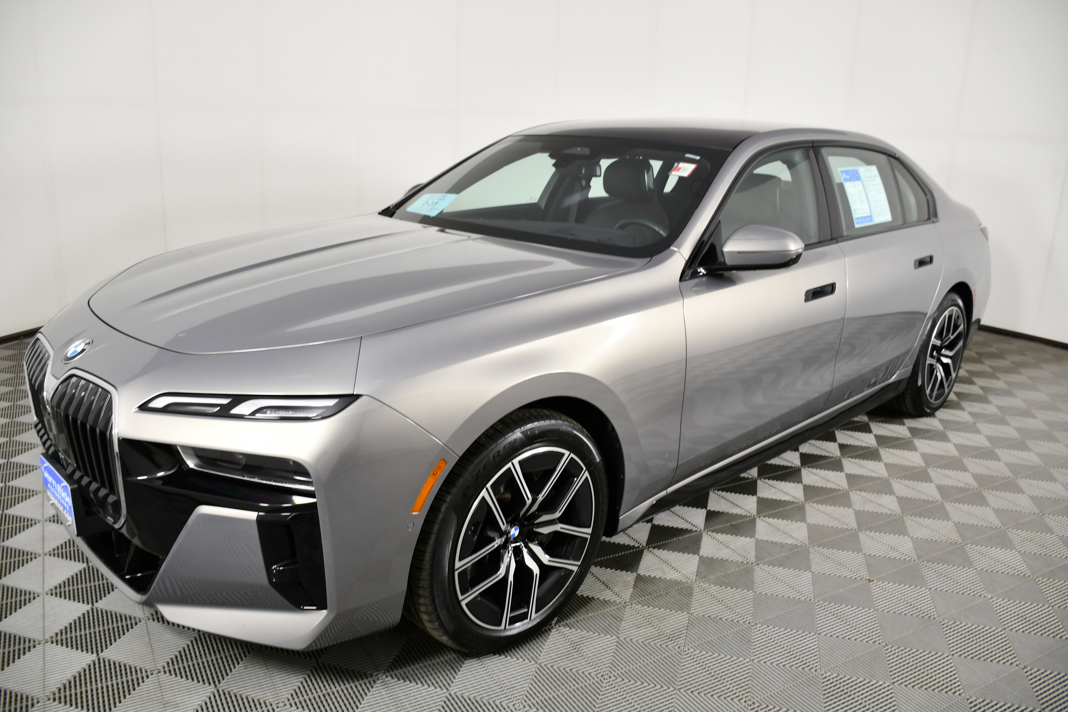 Used 2025 BMW 740i xDrive image 10