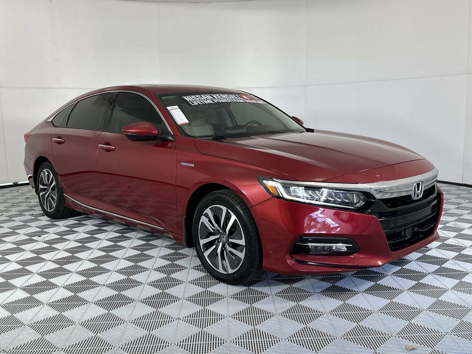Used 2020 Honda Accord Touring image 2