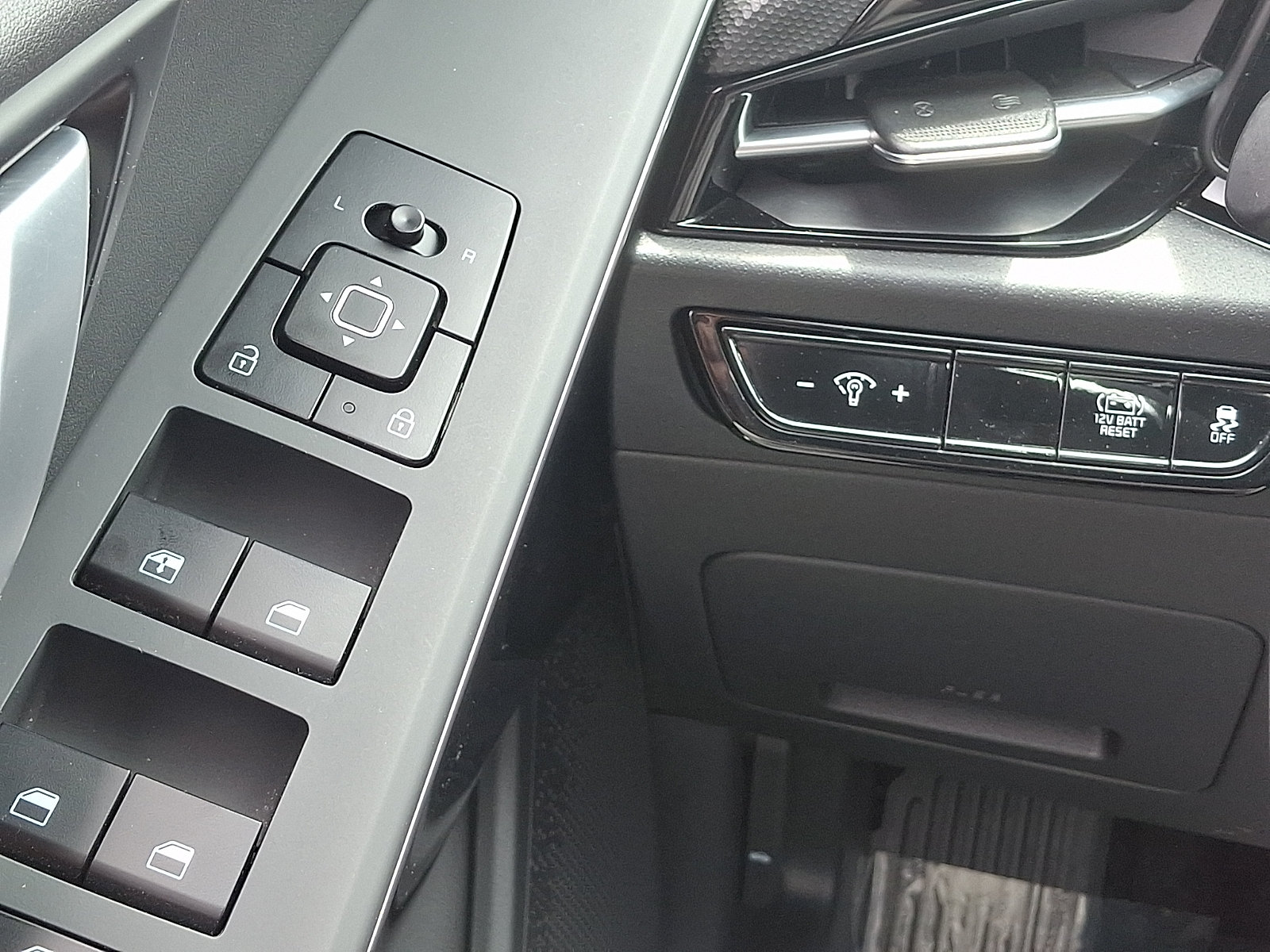 Certified 2024 Kia Niro EX FWD image 27