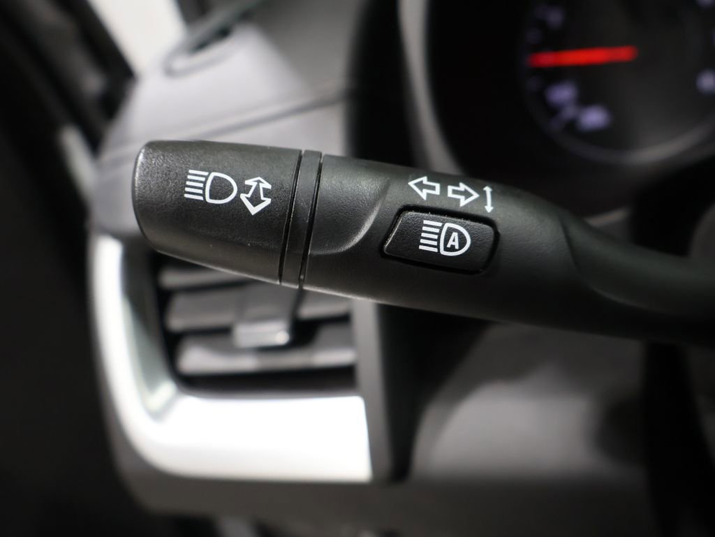 Used 2024 GMC Terrain SLE image 36