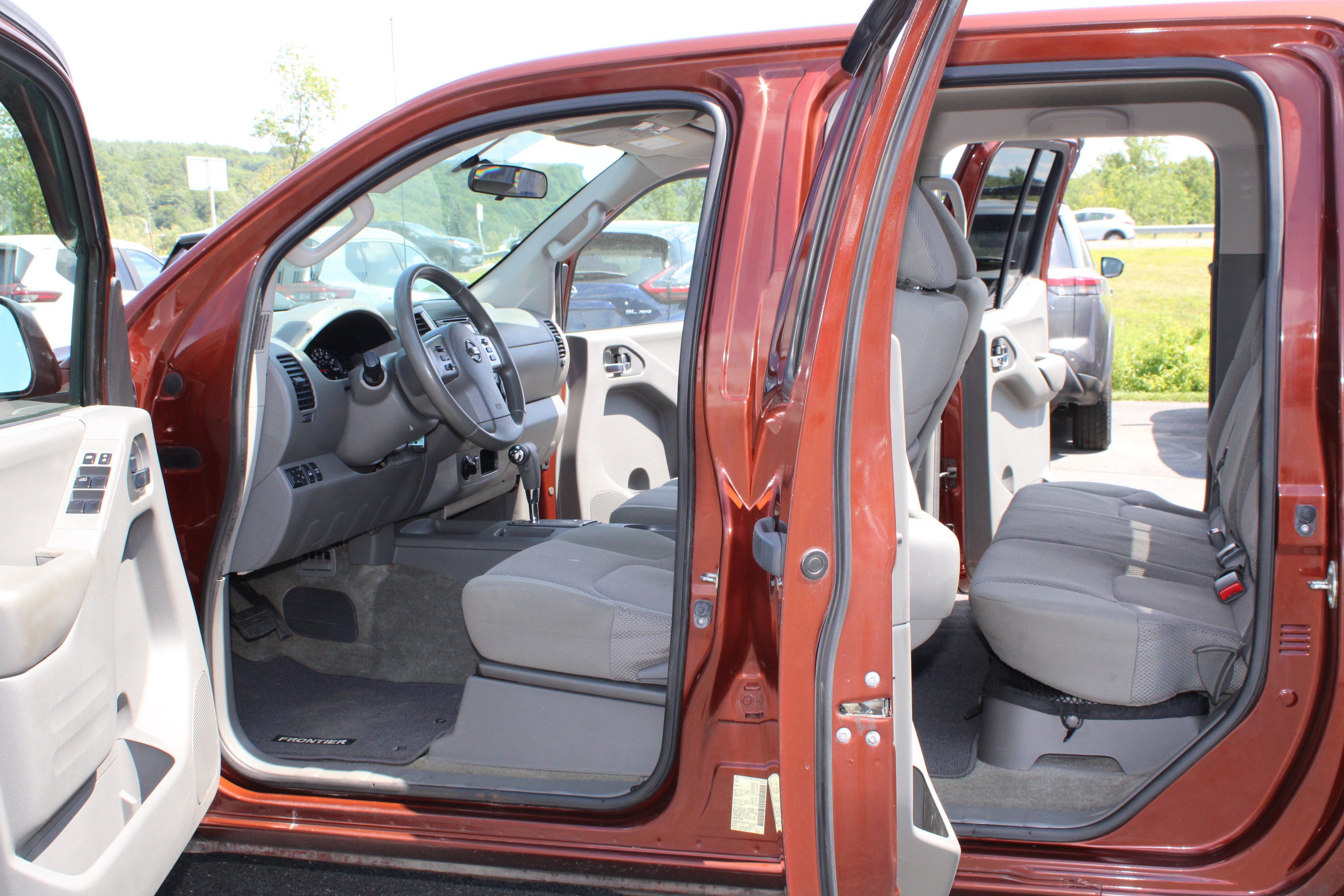 Used 2016 Nissan Frontier SV AWD/4WD image 15