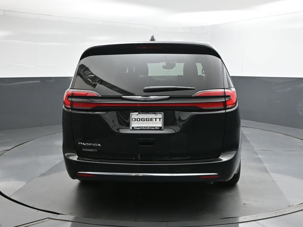 New 2026 Chrysler Pacifica Select image 8