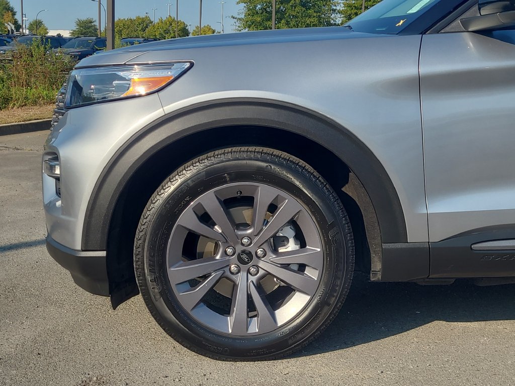 Used 2023 Ford Explorer XLT w/ Equipment Group 202A AWD/4WD image 9
