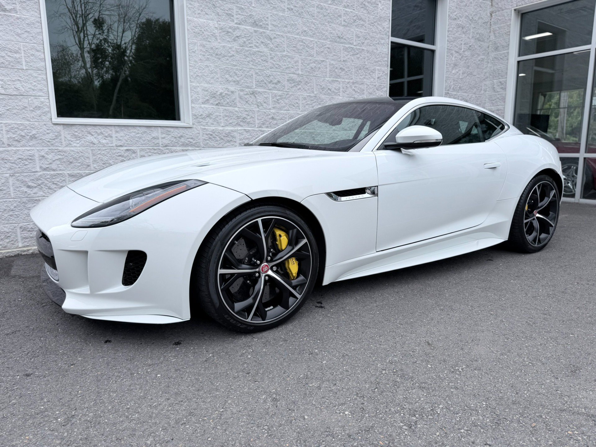 Used 2017 Jaguar F-TYPE R AWD/4WD image 2