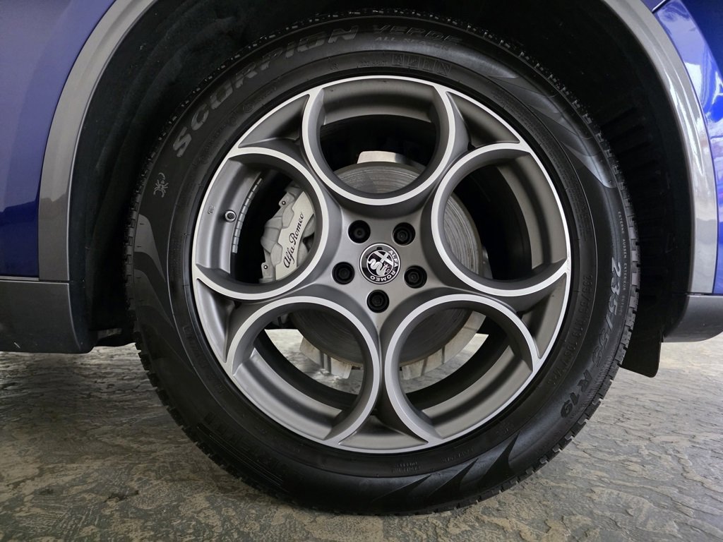 Used 2022 Alfa Romeo Stelvio Ti image 28