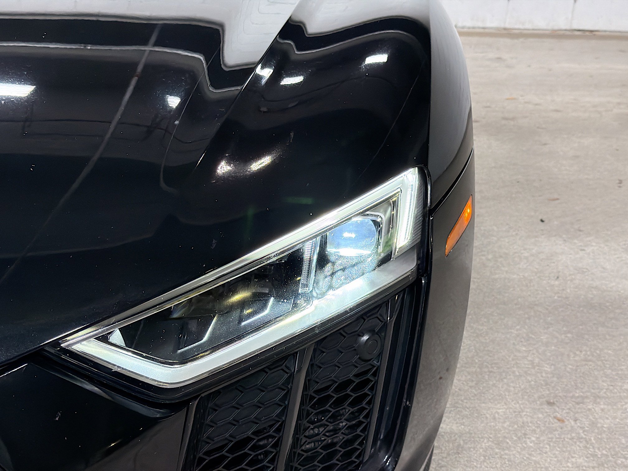 Used 2018 Audi R8 V10 w/ Premium Package RWD image 10