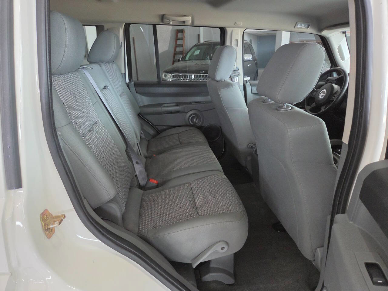 Used 2007 Jeep Commander Sport image 24