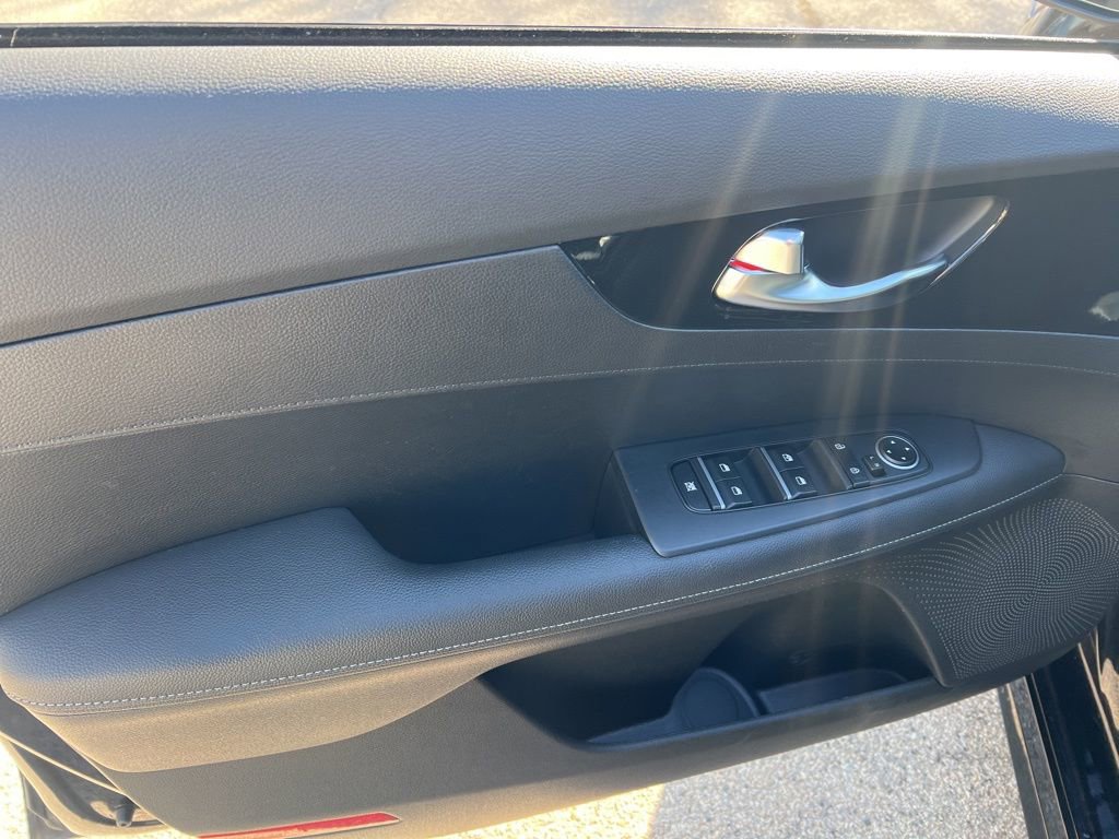 Certified 2024 Kia Forte GT-Line image 7