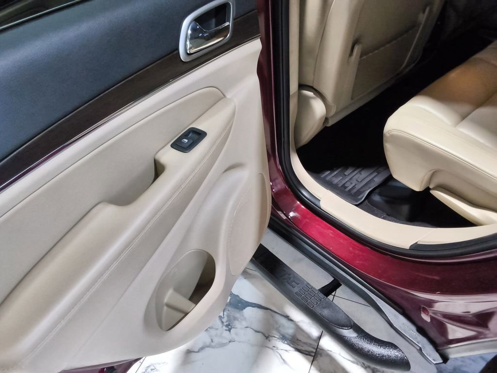 Used 2018 Jeep Grand Cherokee Limited image 33