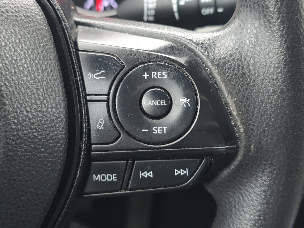 Used 2020 Toyota RAV4 XLE image 30