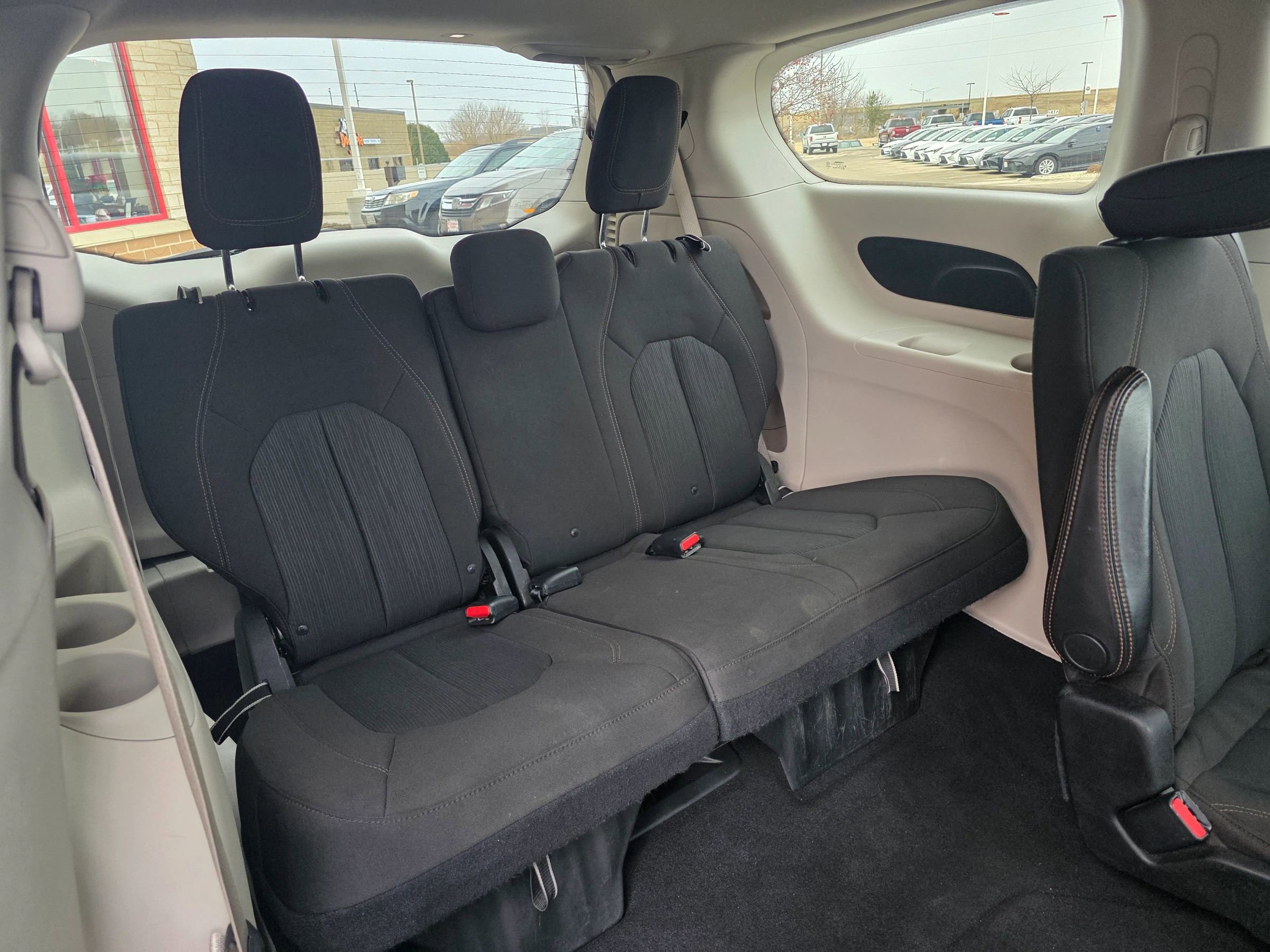 Used 2017 Chrysler Pacifica Touring image 7