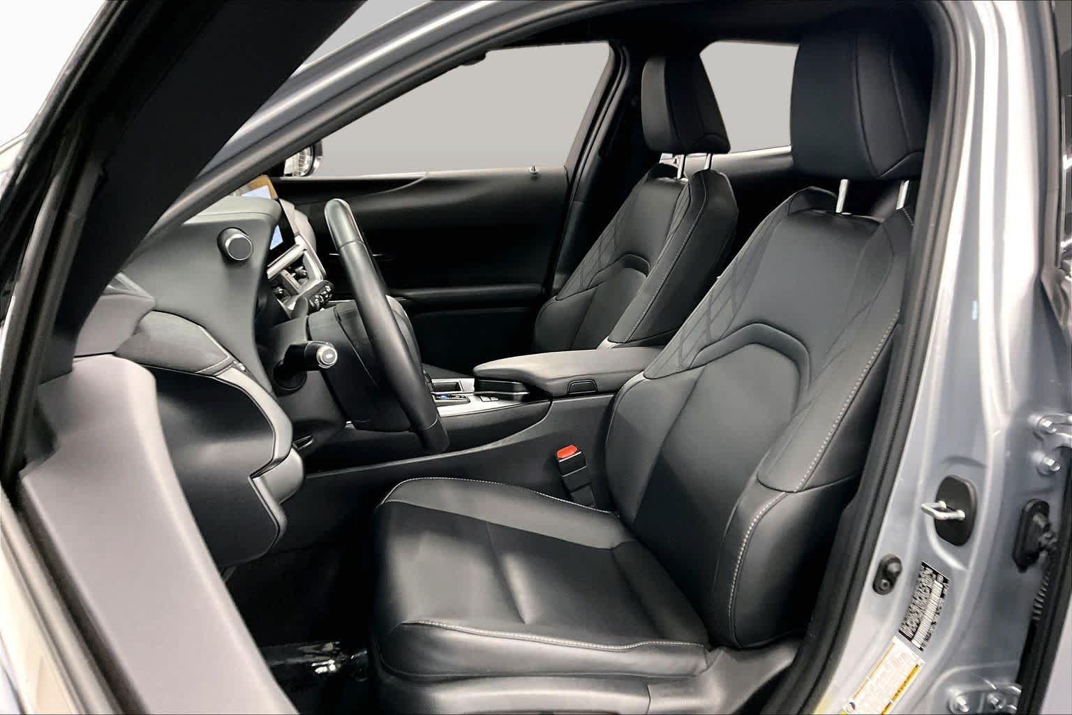 Used 2025 Lexus UX 300h FWD w/ Accessory Package (Z2) image 8