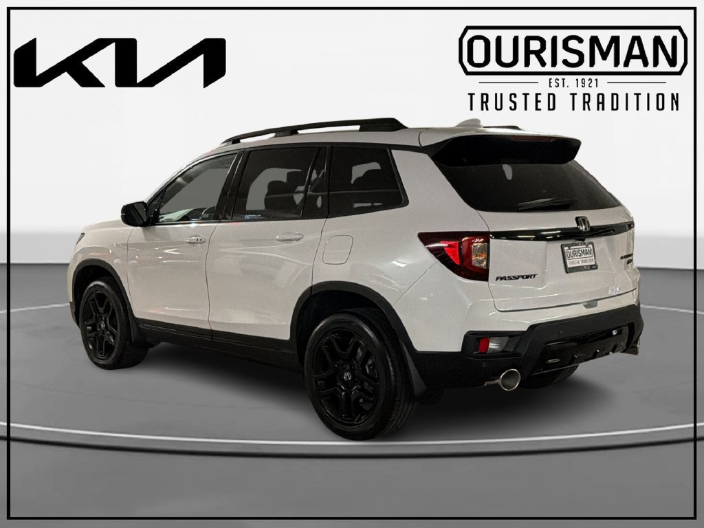 Used 2024 Honda Passport Black Edition image 3