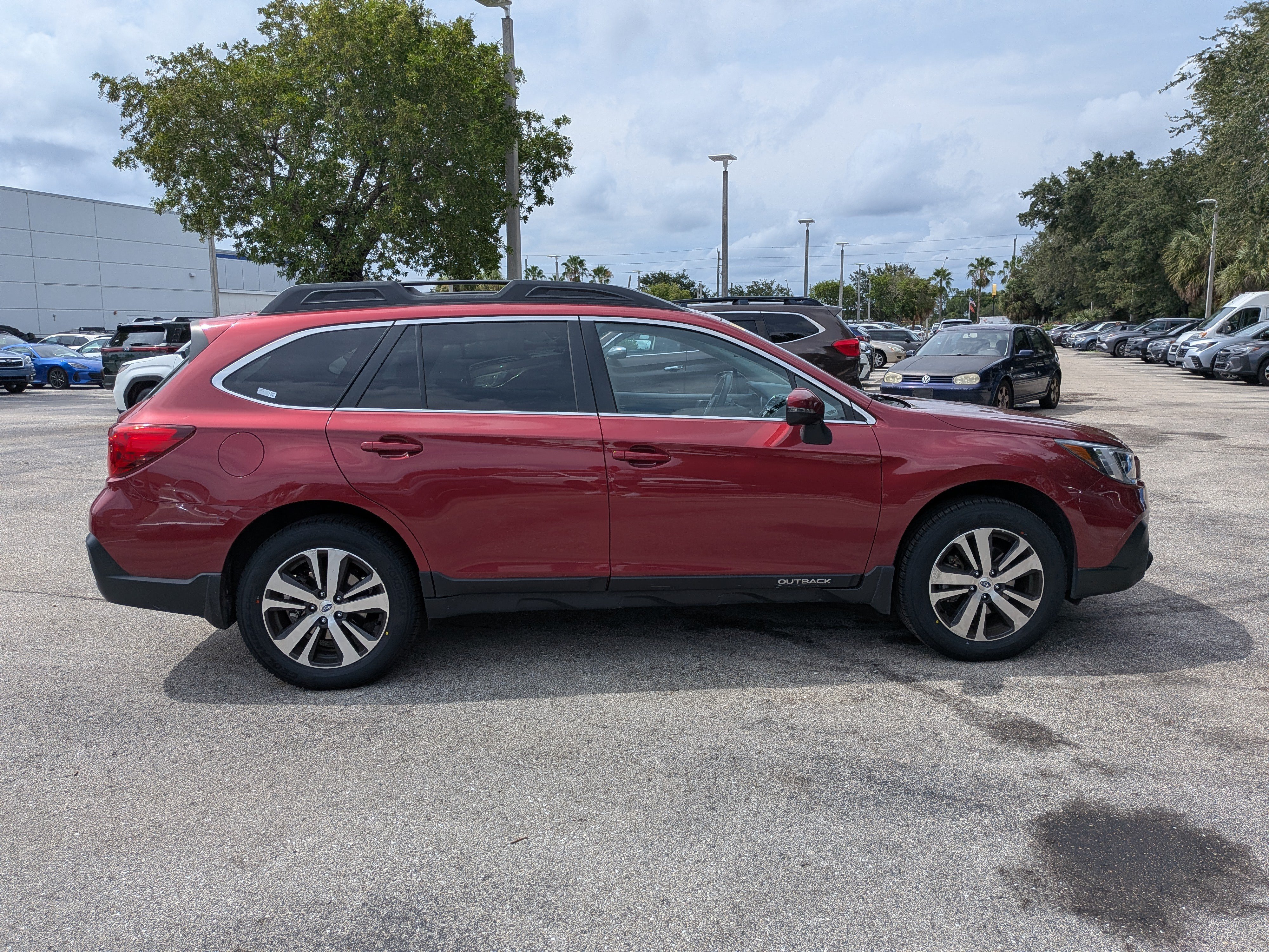 Used 2018 Subaru Outback 2.5i Limited AWD/4WD image 3